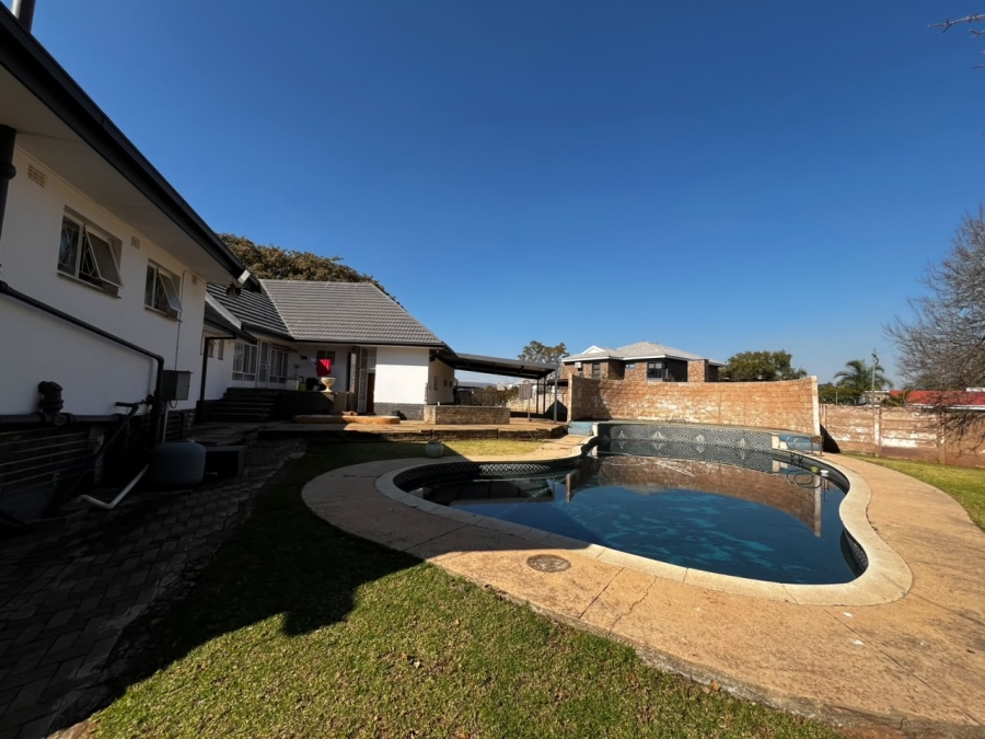 3 Bedroom Property for Sale in Flamwood North West